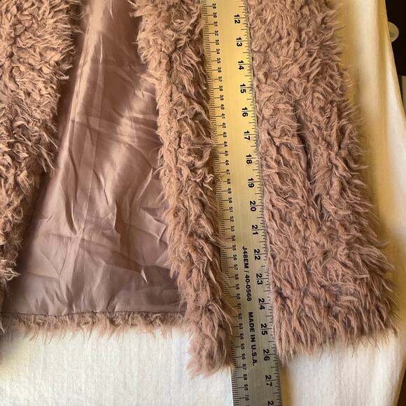 Charlotte Russe Women Vest size XS Taupe Pink Open Front Faux Fur - Picture 4 of 9